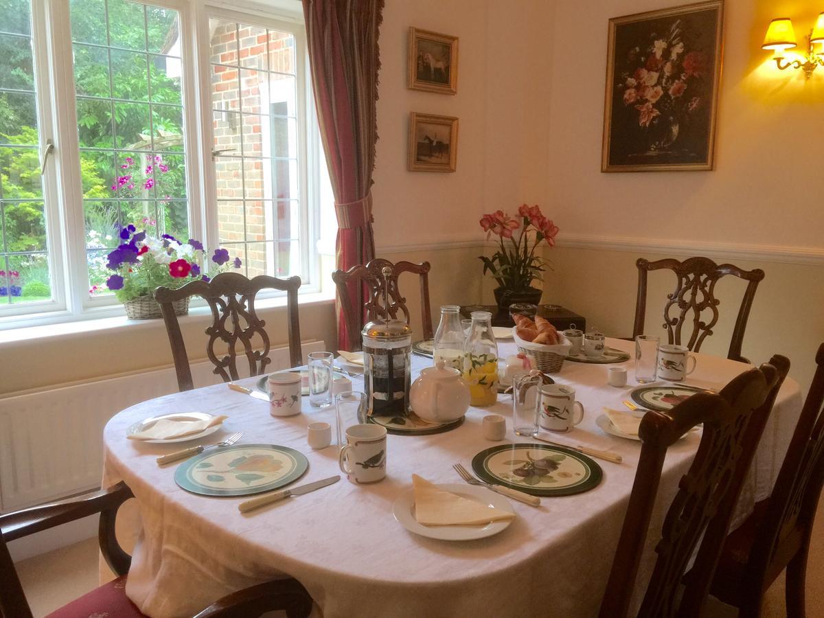 Bed and Breakfast Tirol House Thakeham Экстерьер фото