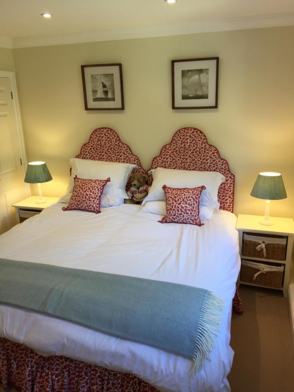 Bed and Breakfast Tirol House Thakeham Экстерьер фото