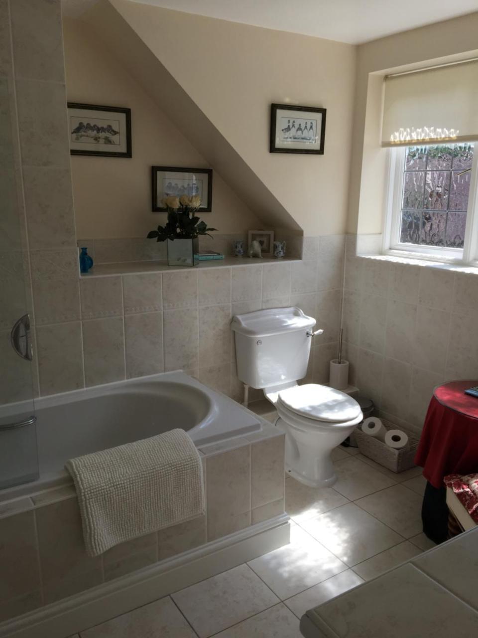 Bed and Breakfast Tirol House Thakeham Экстерьер фото